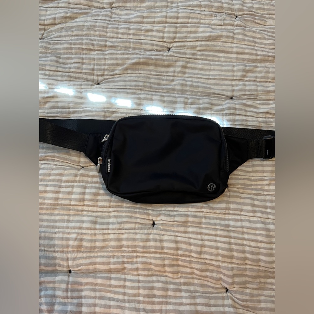 Lululemon large everywhere belt bag
